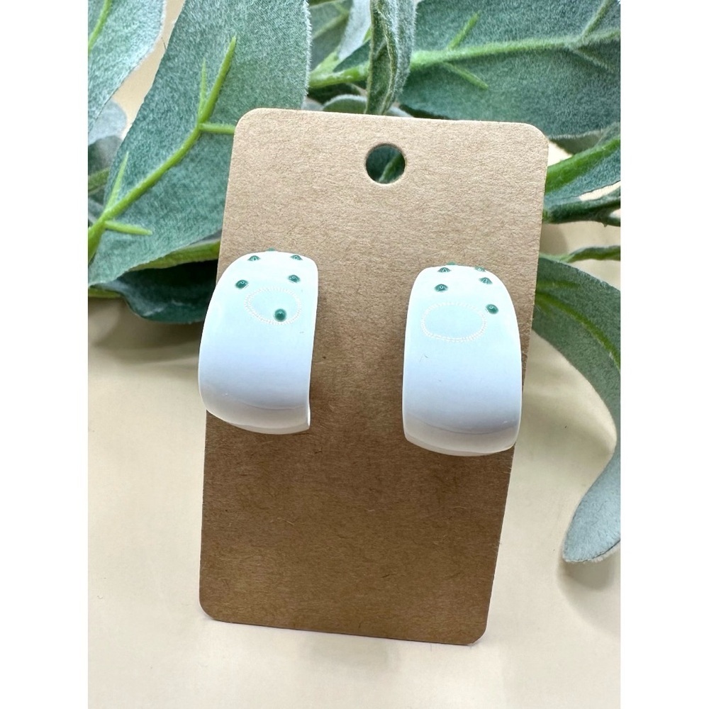 Vintage white half circle earrings